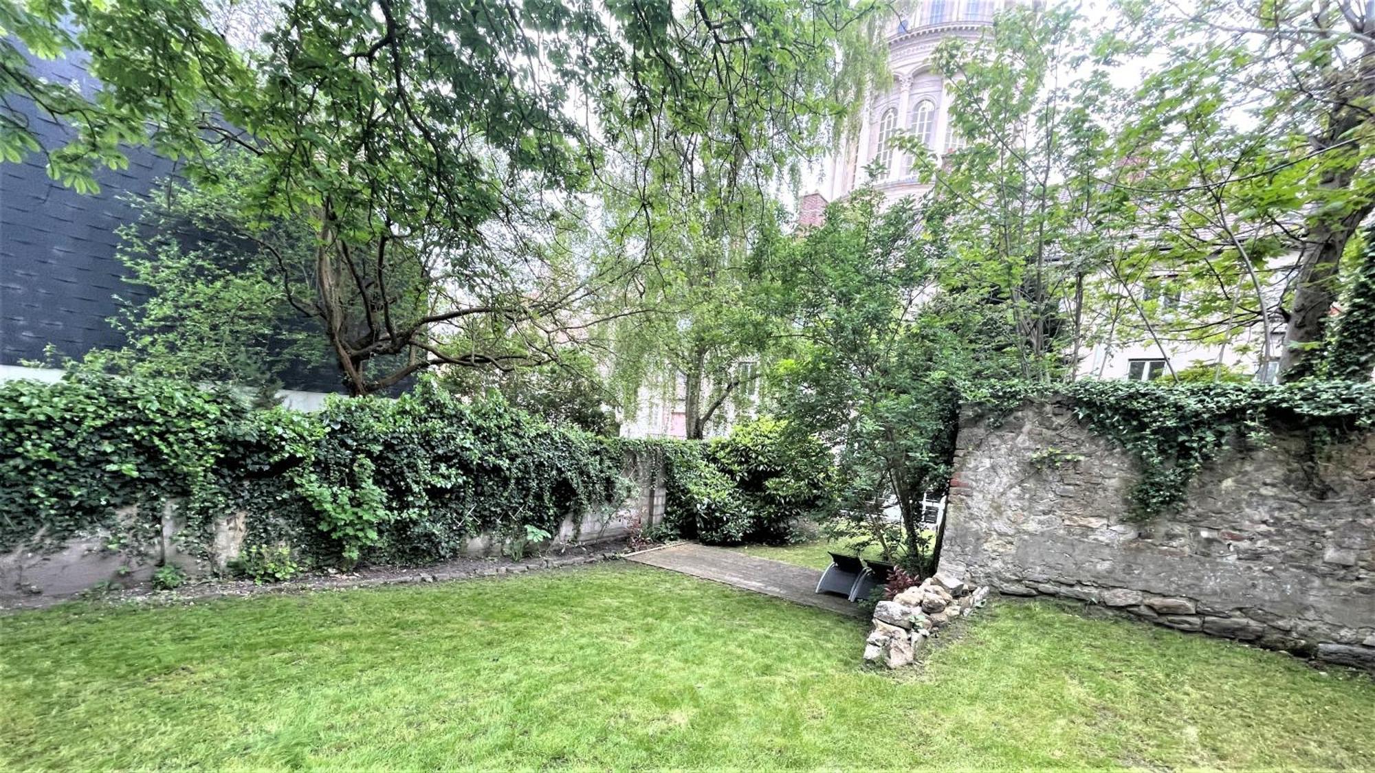 Appartamento Au Jardin De La Basilique Boulogne-sur-Mer Esterno foto